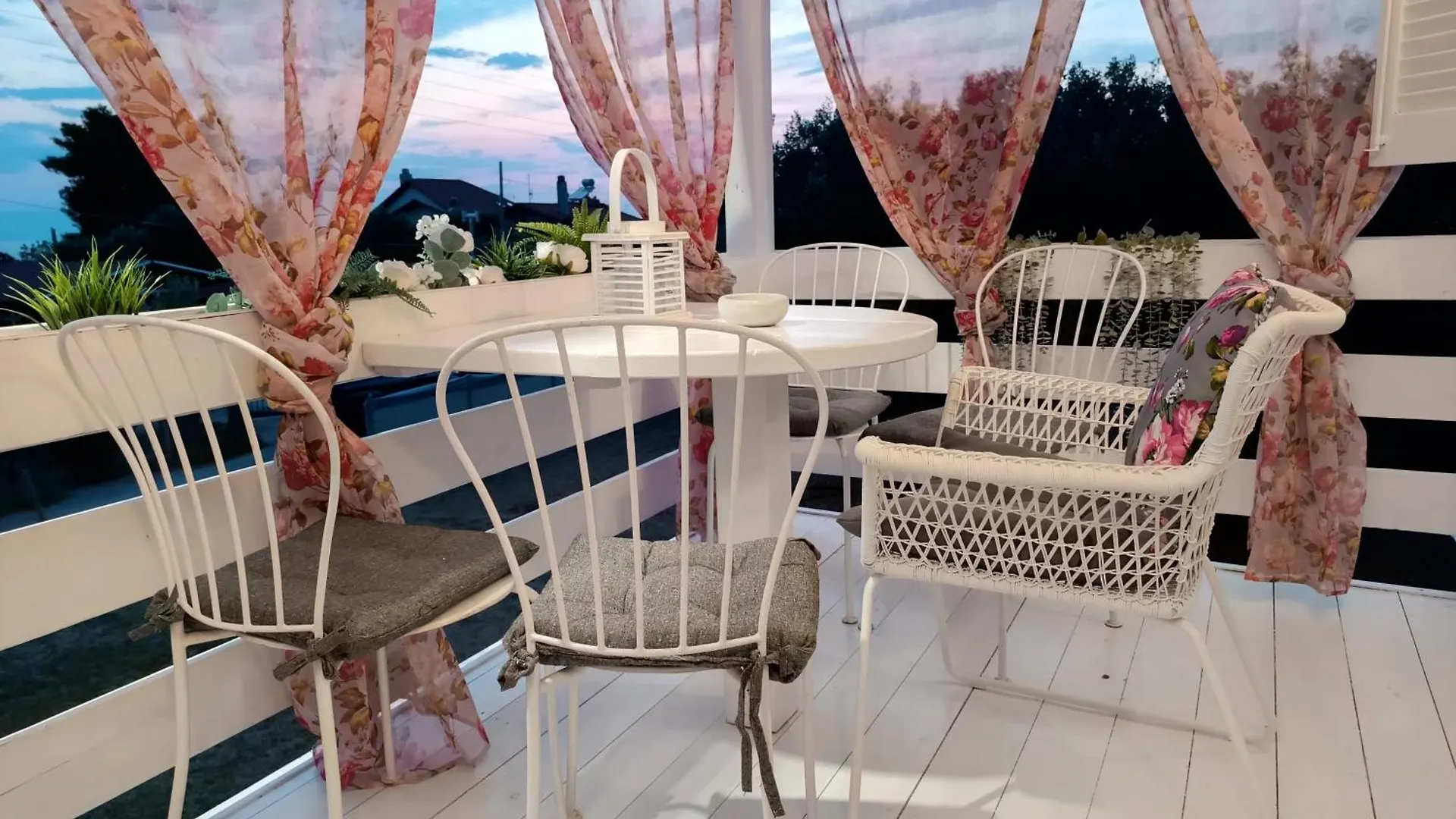 Vintage Cottage By The Sea Epanomi